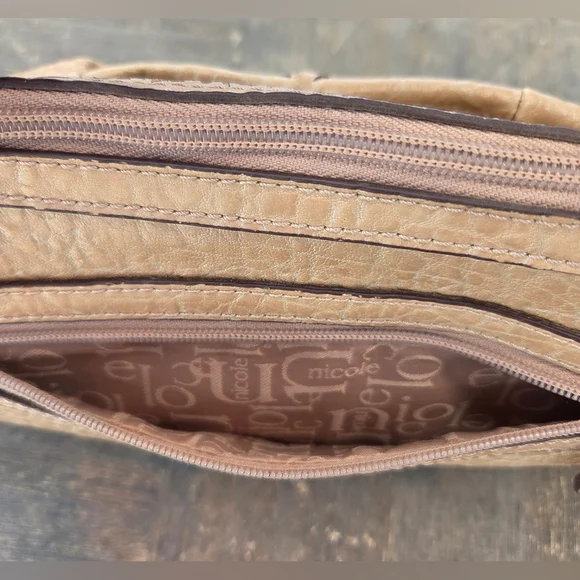 Nicole Miller Beige Y2K Shoulder Bag with Bag Charm and Emblem - Picture 8 of 15